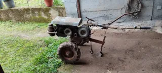 Motocultor Montesa con piezas