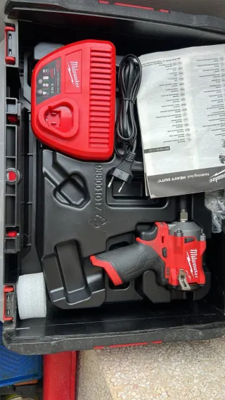 Llave de impacto Milwaukee M12 FUEL