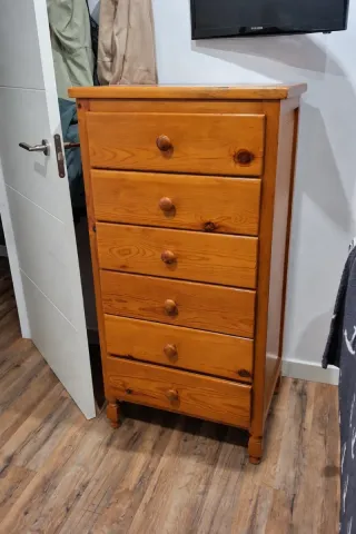 Cómoda de madera maciza