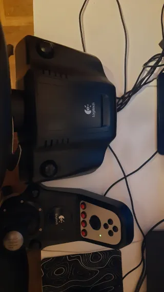 Volante Logitech G27 + Pedales + Palanca