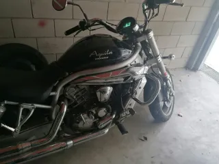 Hyosung Aquila 650 Custom Negra