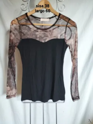 Camiseta U Transparente Estampada Negra