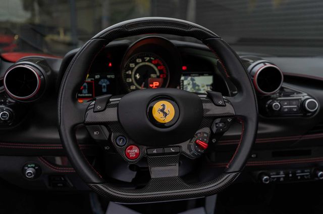 FERRARI F8 SPIDER V8 720CV