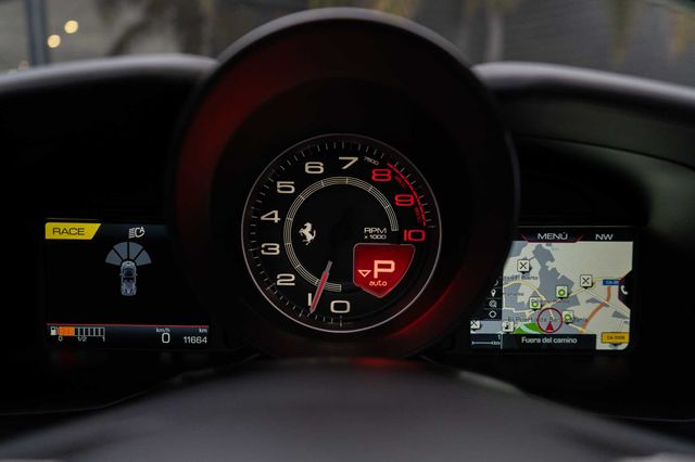 FERRARI F8 SPIDER V8 720CV