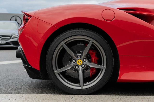 FERRARI F8 SPIDER V8 720CV