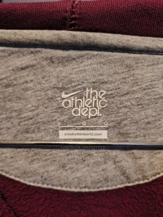 Sudadera Nike con cremallera y capucha