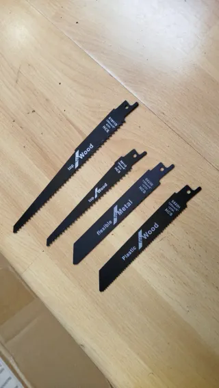 NUEVA! Sierra de sable inalámbrica con 2 Baterías