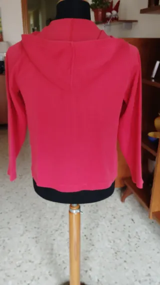Sudadera con capucha Talla 38-40. Zara