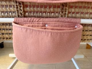 Moisés de palma con patas blancas