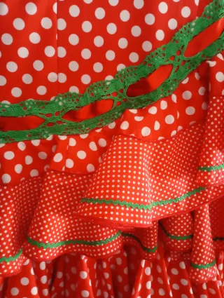 Traje de flamenca rojo lunares blancos