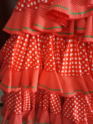 Traje de flamenca rojo lunares blancos