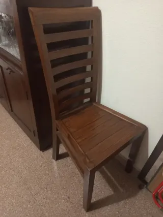 Mesa y 4 sillas comedor extensible maciza 90x90x80