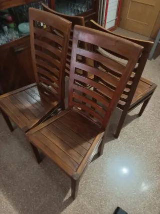 Mesa y 4 sillas comedor extensible maciza 90x90x80