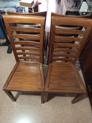 Mesa y 4 sillas comedor extensible maciza 90x90x80