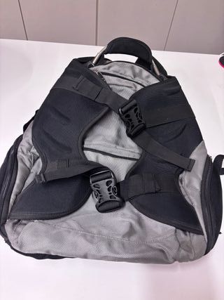 Mochila Negra y Gris