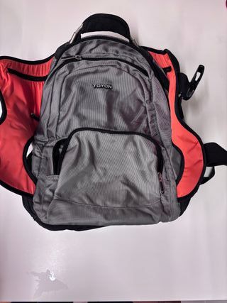 Mochila Negra y Gris