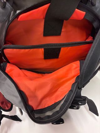 Mochila Negra y Gris