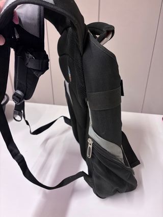 Mochila Negra y Gris