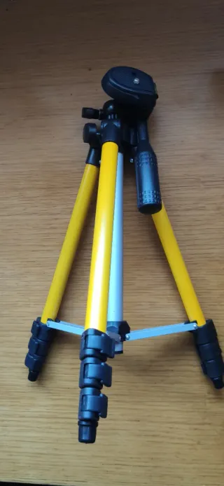 Trípode extensible para cámara, a estrenar.