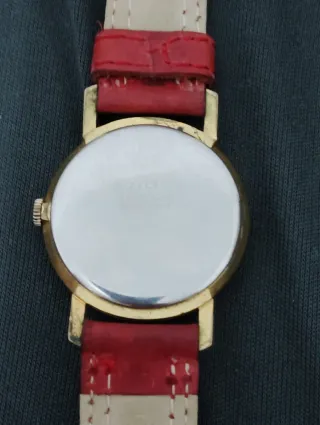 Reloj Doxa Antimanético Dorado