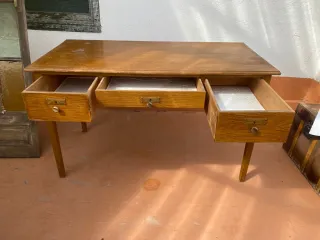 Mesa de madera antigua