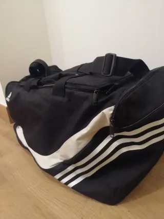Bolsa de Deporte Adidas Negra y Blanca