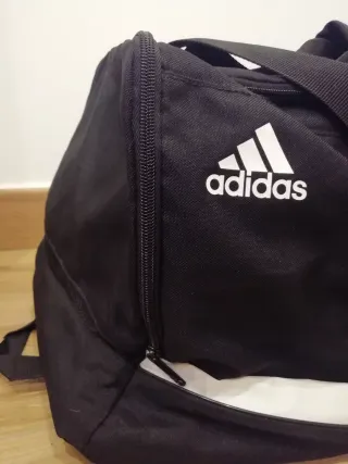 Bolsa de Deporte Adidas Negra y Blanca
