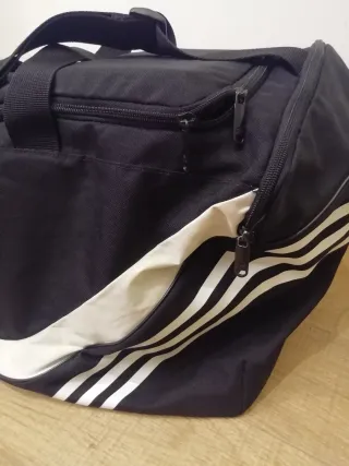 Bolsa de Deporte Adidas Negra y Blanca