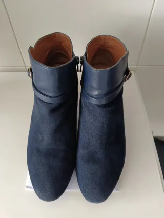 Botines de piel azul