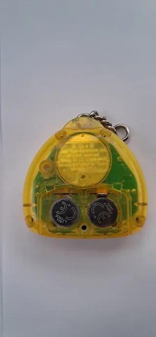Tamagotchi Giga Pets Giallo