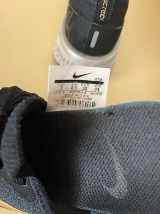 Zapatillas Nike Negras Logo Dorado Talla 37