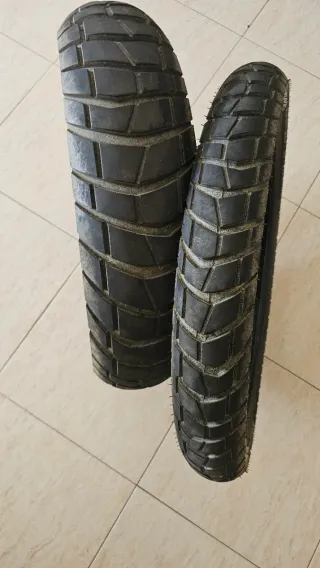 Neumáticos MOTO Metzeler Karoo Street R21 y R18