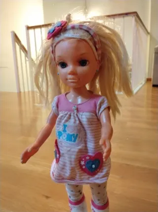 Muñeca Nancy con vestido y botas