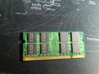 2x Samsung 2GB DDR2 RAM 1x Kingston da 2gb ddr3