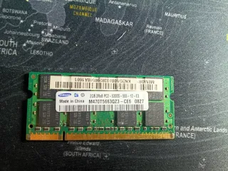 2x Samsung 2GB DDR2 RAM 1x Kingston da 2gb ddr3