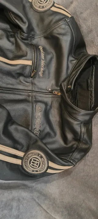 Cazadora de Piel Negra