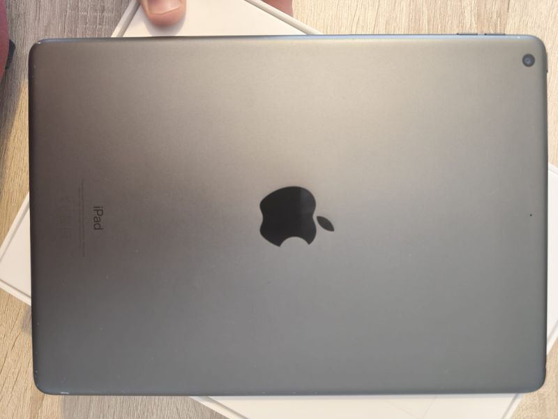 iPad 9ª Gen Plata + Accesorios afbeelding 3