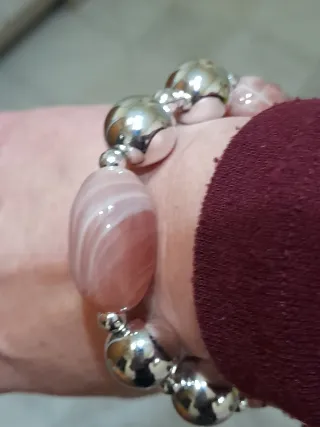 Bracciale elastico con sfere argento e pietre rosa