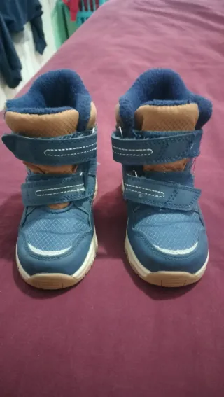 Botas de montaña niño azul