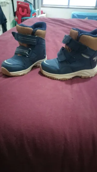Botas de montaña niño azul