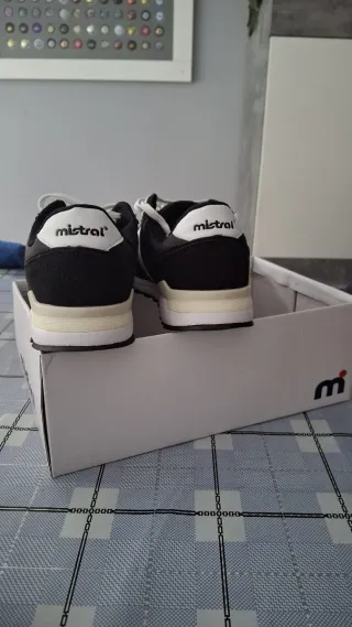 Zapatillas Mistral Talla 41 Negras y Blancas