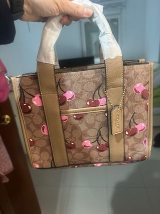 Bolso Coach con estampado de cerezas
