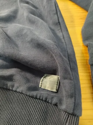 Sudadera UNENDING azul gastado, negro