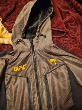 Chaqueta UFC Negra y Marrón