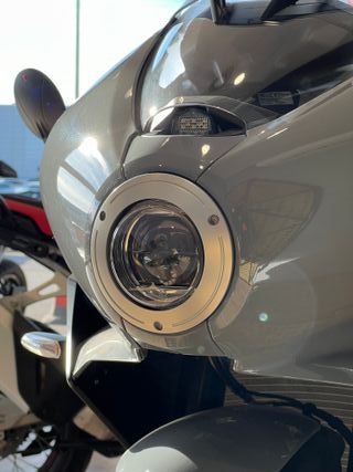 MV Agusta Superveloce gris/rojo