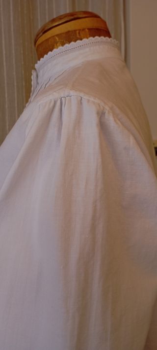 Antigua blusa victoriana, de lino.