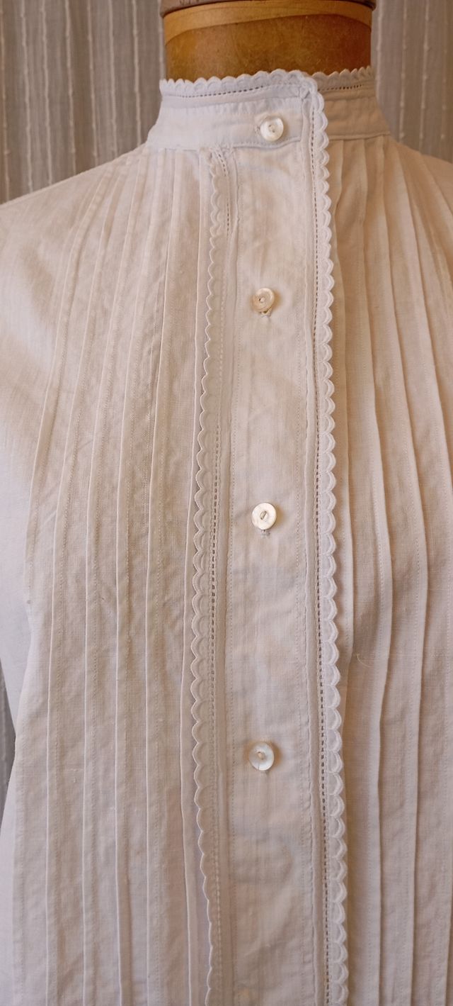 Antigua blusa victoriana, de lino.