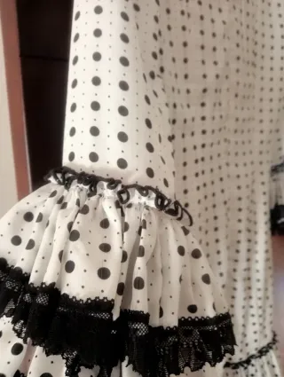 Traje de flamenca blanco y negro
