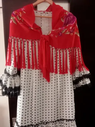 Traje de flamenca blanco y negro