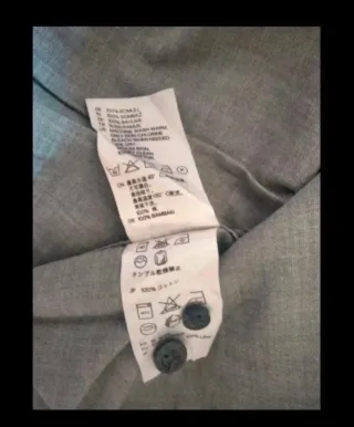 Camisa grisácea de H&M Divided.